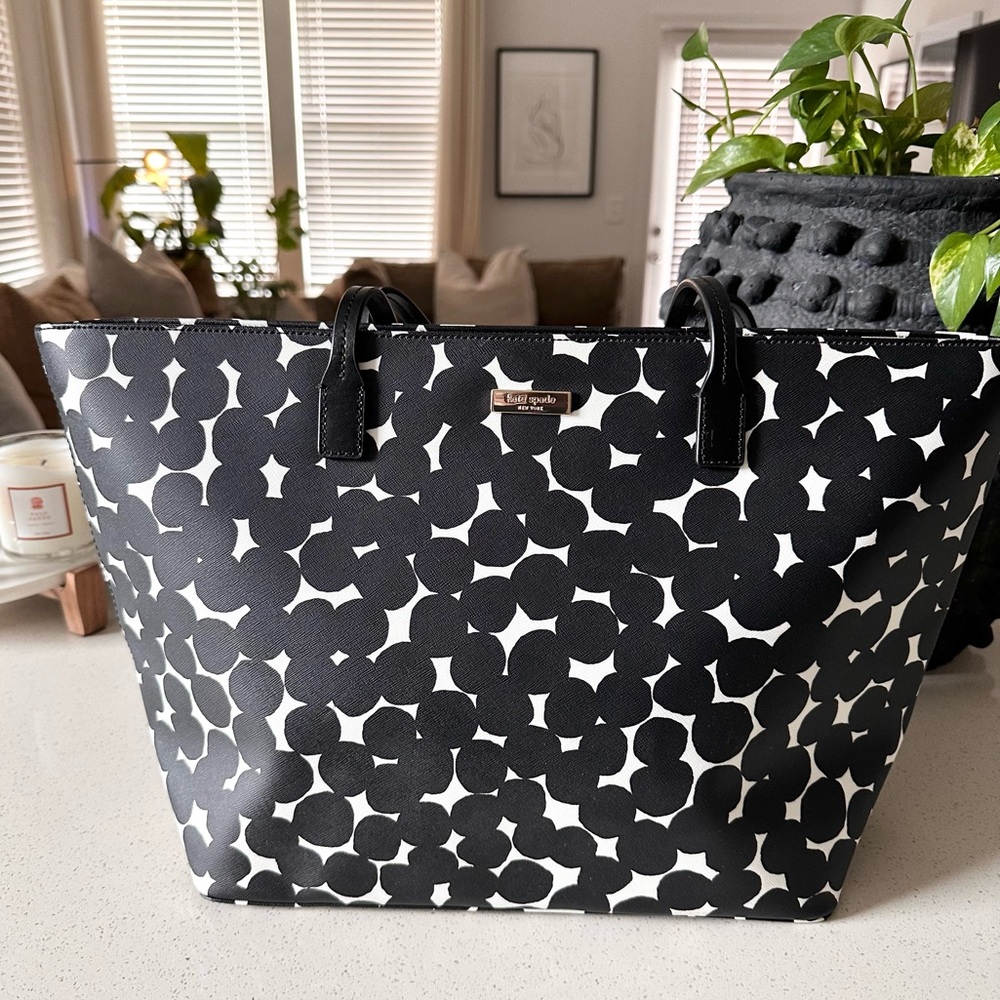NWOT. Kate Spade tote